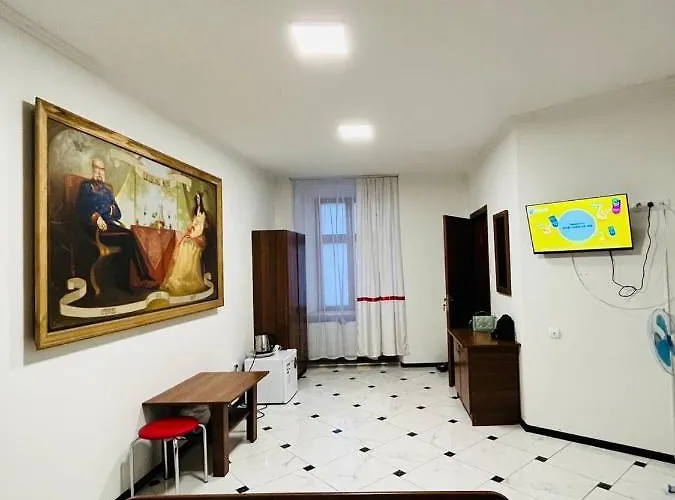 伦贝格精英公寓 *