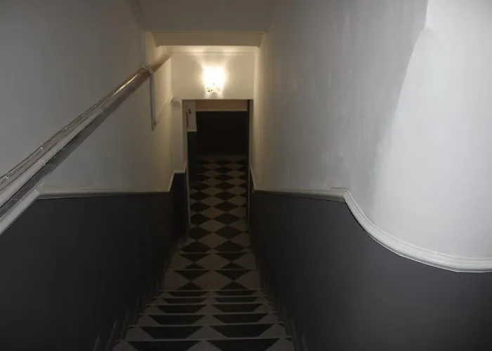 伦贝格精英公寓